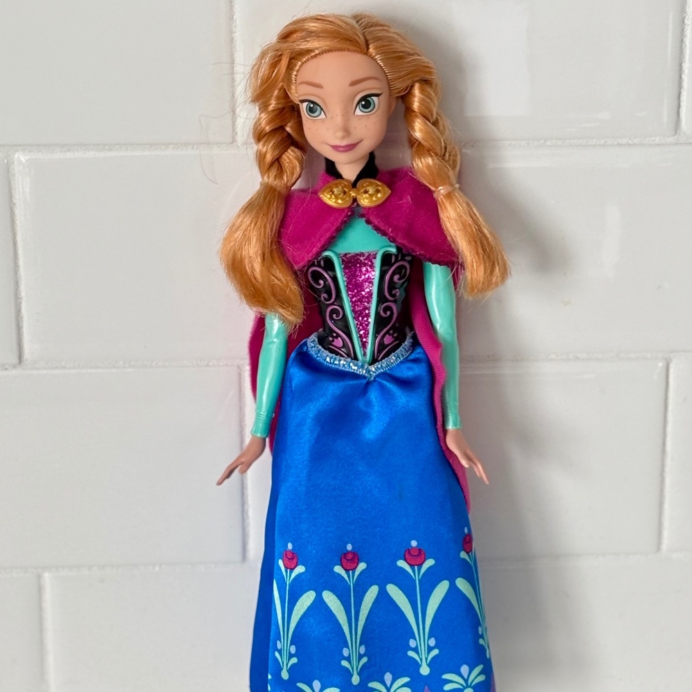 DISNEY Frozen Princess ANNA of Arendelle Toy Doll Figure 11" 2013 Mattel Cape